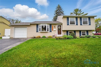 1530 Forester Dr, Oregon, OH 43616