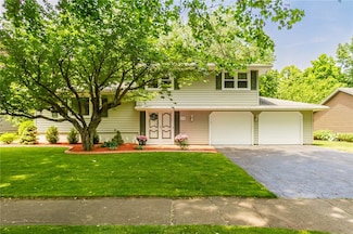 218 Fox Hall Dr, Rochester, NY 14609