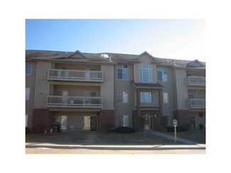 250 Cimarron Dr Unit 215, Hiawatha, IA 52233
