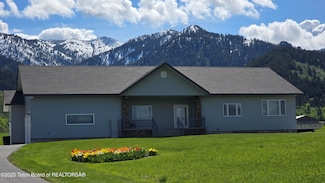 872 Saddle Dr, Etna, WY 83118