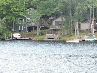 48 E Shore Dr, Weare, NH 03281