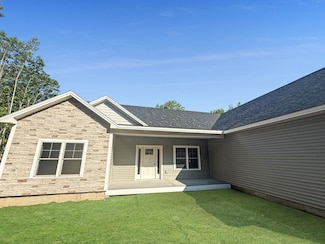18 Crestwood Dr, Orrington, ME 04474