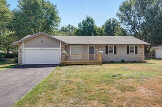 4050 S Ridgecrest Dr, Springfield, MO 65807
