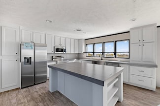 316 Hill Rd NE, Rio Rancho, NM 87144