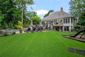 128 Summit View Ln, North Kingstown, RI 02852