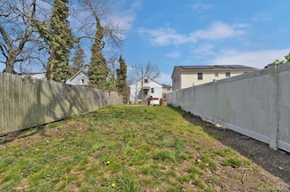 692 Beck St, Uniondale, NY 11553