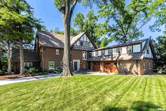 118 Ridgewood Ave, Davenport, IA 52803