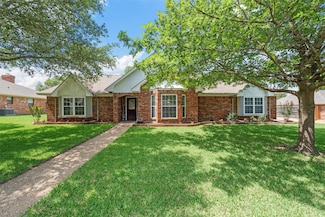 1221 Walden St, Hewitt, TX 76643