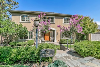 551 Strawberry Ln, Ashland, OR 97520