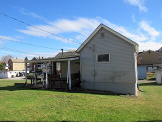 707 Wylie Ave, Jeannette, PA 15644