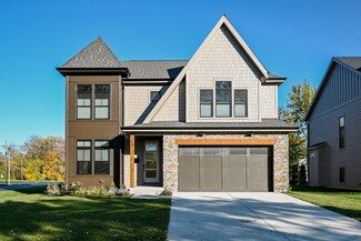 219 N Prospect St, Wheaton, IL 60187