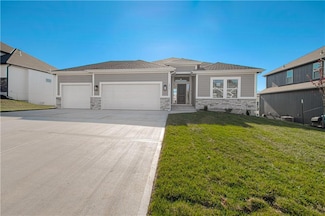 1015 Poplar Ln, Liberty, MO 64068