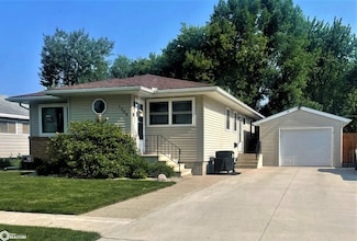 1309 E Elm St, Algona, IA 50511
