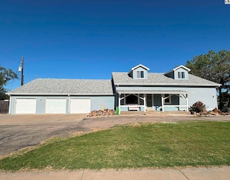 2704 N Waldron St, Hutchinson, KS 67502