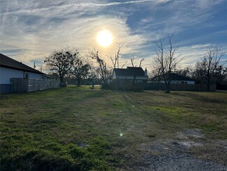 306 Dixon St, Terrell, TX 75160