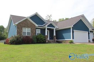 379 Creek Dr, Rainsville, AL 35986