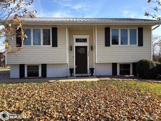 522 S 11th St, Albia, IA 52531