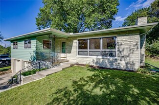 412 Country Club Ct, Lawrence, KS 66044