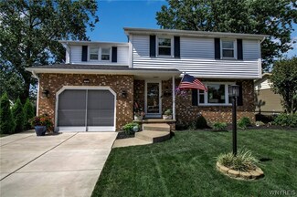 12 Parkside Dr, Lancaster, NY 14086