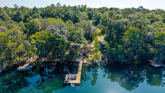 1525 Blue Pond Ln, Ponce de Leon, FL 32455