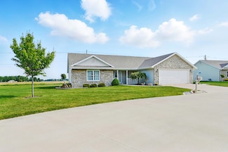 1076 Stonegate Ct, Wapakoneta, OH 45895
