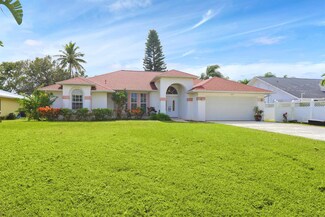 652 SE Seahouse Dr, Port Saint Lucie, FL 34983