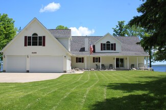 4486 Weeks Bay Dr, Hubbard Lake, MI 49747