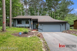 4281 Baywood Dr, Traverse City, MI 49686