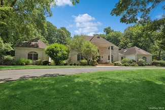 9 Swan Place, Saint James, NY 11780