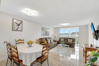 9261 Sunrise Lakes Blvd Unit 210, Sunrise, FL 33322