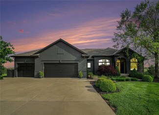 7019 NE 134th St, Smithville, MO 64089