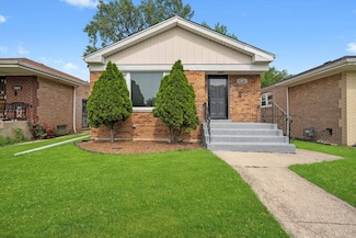 13815 S Tracy Ave, Riverdale, IL 60827
