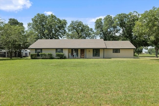 713 E Peel St, Pilot Point, TX 76258
