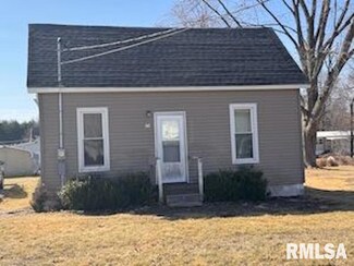 607 W Avenue Ave E, Lewistown, IL 61542