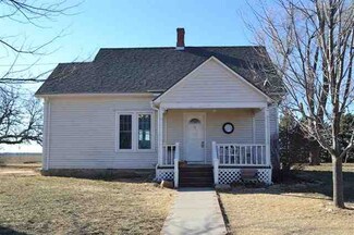 13 Dakota Rd, Windom, KS 67491