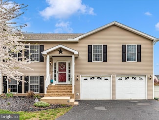 130 Oriole Ln, Falling Waters, WV 25419
