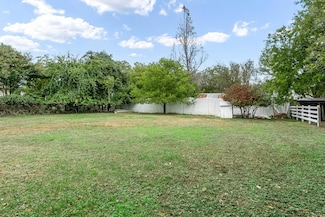 404 Fulton St, Fredericksburg, TX 78624
