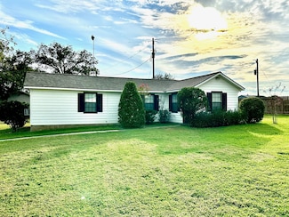 100 Happy Hollow Rd, Brenham, TX 77833