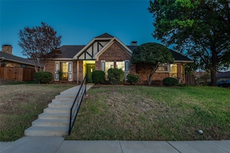 806 Middle Glen Dr, Garland, TX 75043