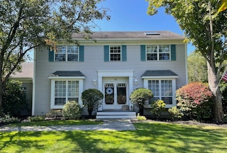 43 Southfield Rd, Calverton, NY 11933