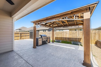 113 Lyrebird Ln, Hutto, TX 78634