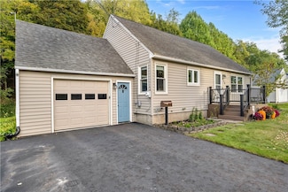 226 Charlotte St, Newark, NY 14513