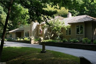 10 River Mountain Dr, Chagrin Falls, OH 44022