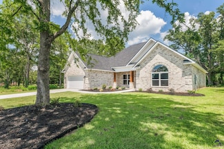 54 River Ridge Dr, Hawkinsville, GA 31036