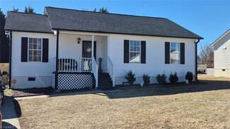 21 Elm St, Thomasville, NC 27360