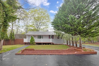 118 Fulton Ave, Mastic, NY 11950