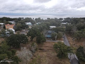 129 Beachview Dr, Pass Christian, MS 39571
