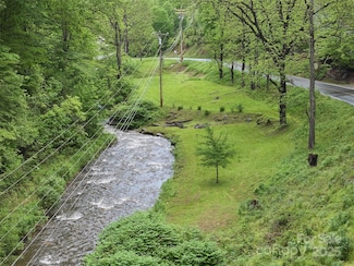 210 Conleys Creek Rd, Whittier, NC 28789