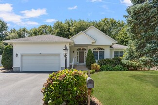 50 Sweet Fern Dr, Cranston, RI 02921