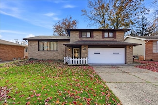 2207 Oaklawn Dr, Cleveland, OH 44134